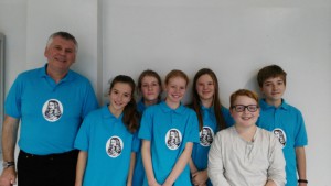 Das Robo-Team des GGG mit Coach Michael Bacher (links)
